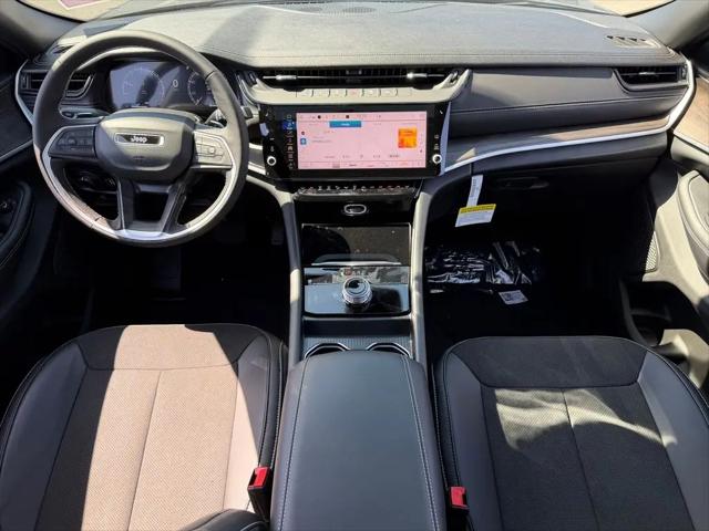 2026 Jeep Grand Cherokee Altitude 4x2