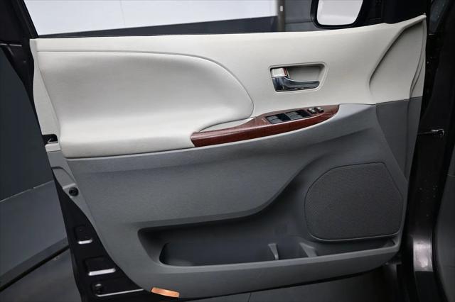 2013 Toyota Sienna XLE 7 Passenger