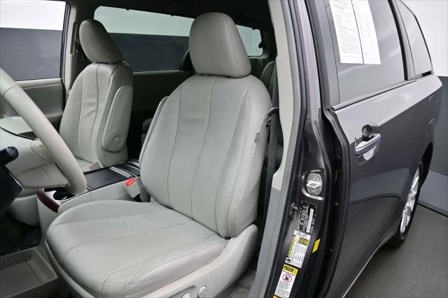 2013 Toyota Sienna XLE 7 Passenger