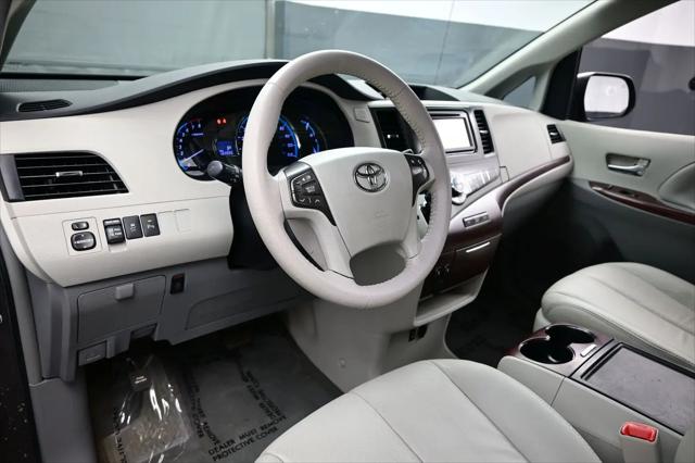 2013 Toyota Sienna XLE 7 Passenger
