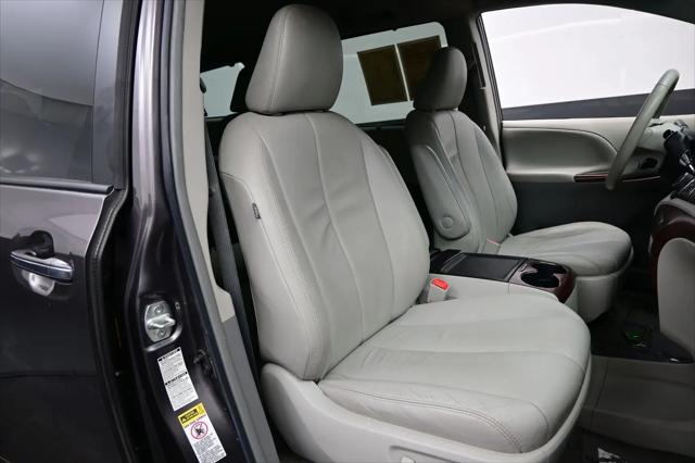 2013 Toyota Sienna XLE 7 Passenger