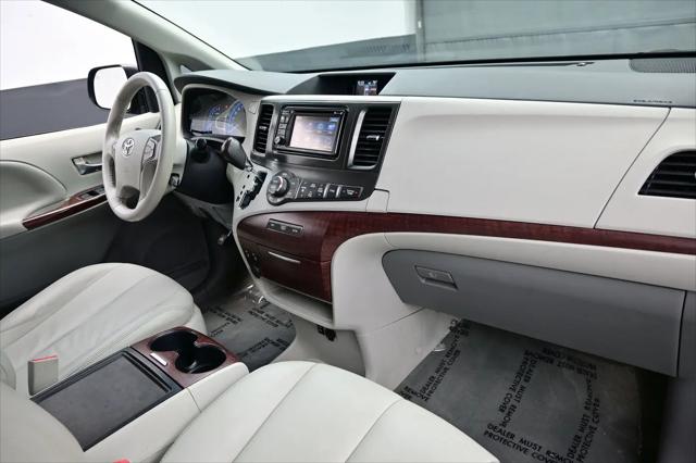 2013 Toyota Sienna XLE 7 Passenger