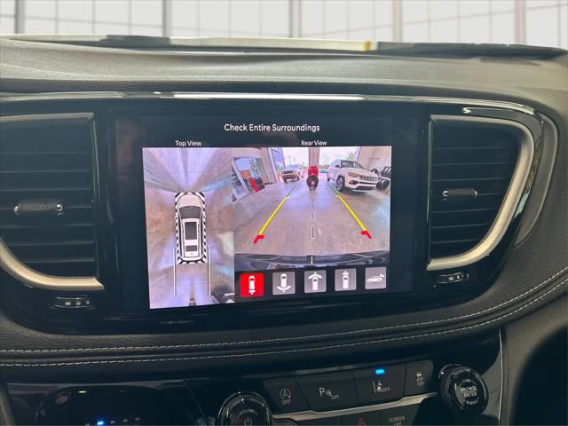 2027 Chrysler Pacifica Select