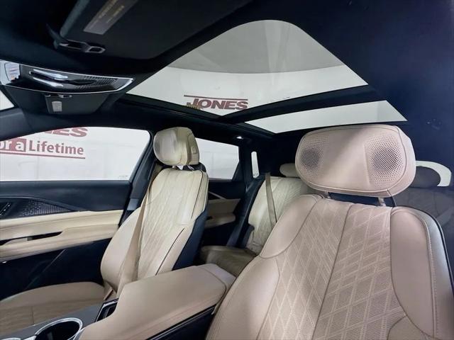 2024 Cadillac iQ Luxury w/1SE