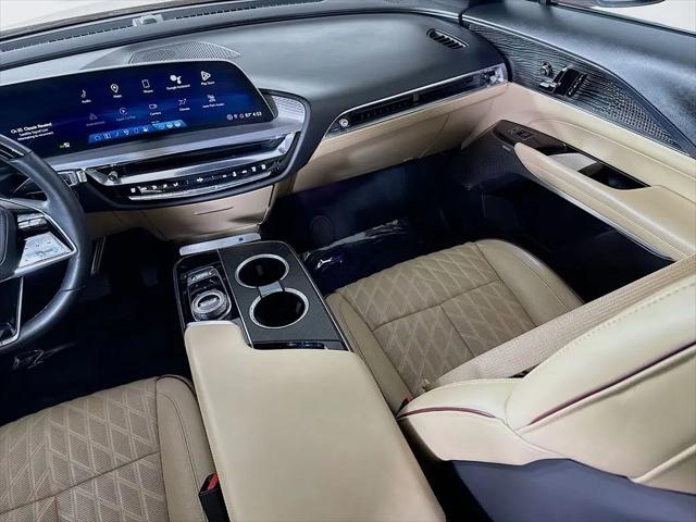 2024 Cadillac iQ Luxury w/1SE