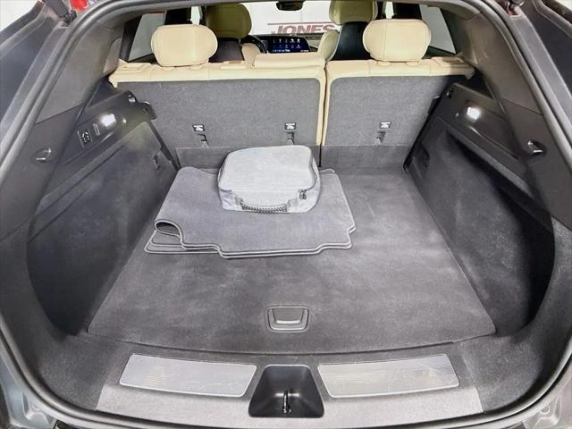 2024 Cadillac iQ Luxury w/1SE