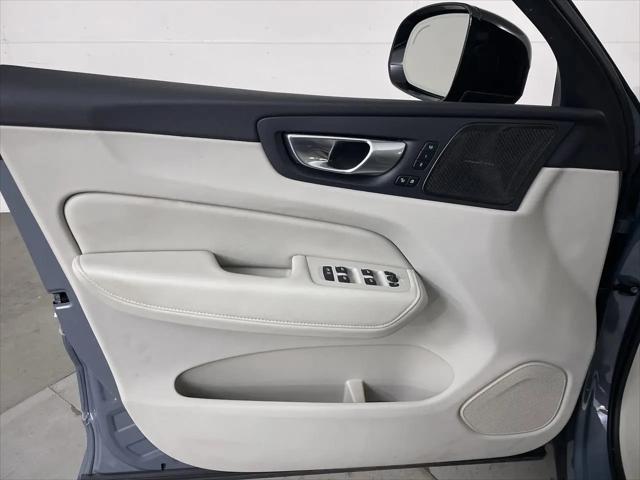 2023 Volvo XC60 B5 Plus Dark Theme