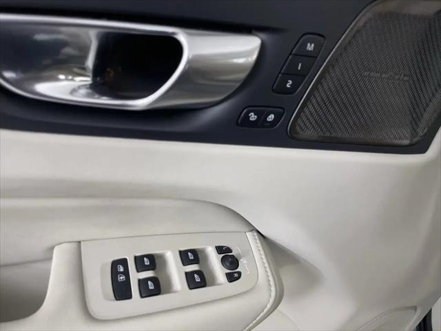2023 Volvo XC60 B5 Plus Dark Theme