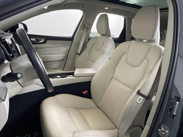 2023 Volvo XC60 B5 Plus Dark Theme