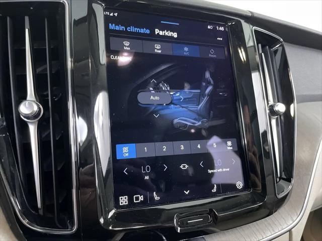 2023 Volvo XC60 B5 Plus Dark Theme