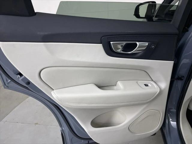 2023 Volvo XC60 B5 Plus Dark Theme