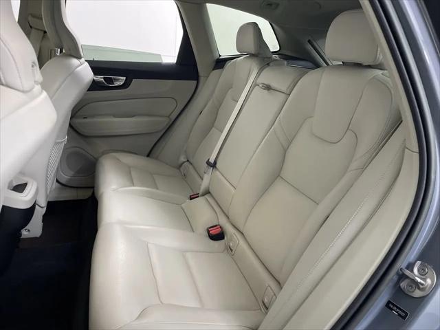 2023 Volvo XC60 B5 Plus Dark Theme