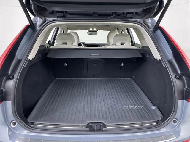 2023 Volvo XC60 B5 Plus Dark Theme