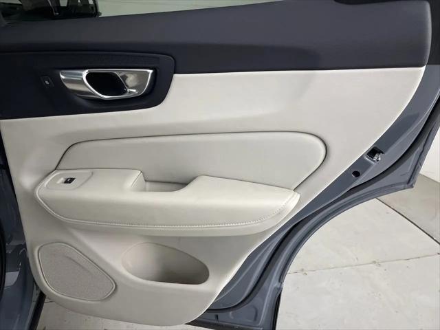 2023 Volvo XC60 B5 Plus Dark Theme