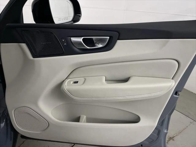 2023 Volvo XC60 B5 Plus Dark Theme