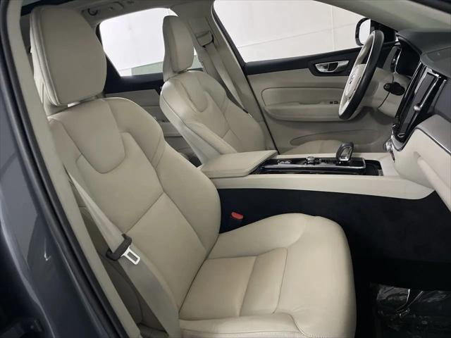 2023 Volvo XC60 B5 Plus Dark Theme