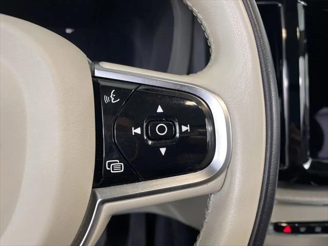 2023 Volvo XC60 B5 Plus Dark Theme