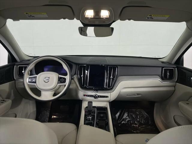 2023 Volvo XC60 B5 Plus Dark Theme