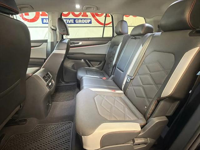 2024 Volkswagen Atlas 2.0T Peak Edition SEL