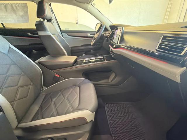 2024 Volkswagen Atlas 2.0T Peak Edition SEL
