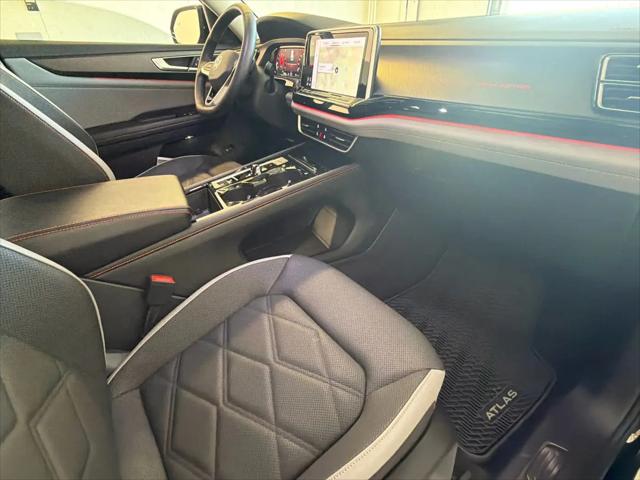 2024 Volkswagen Atlas 2.0T Peak Edition SEL