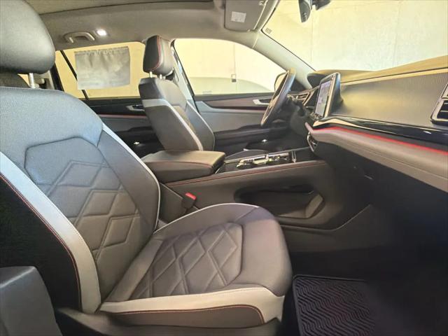 2024 Volkswagen Atlas 2.0T Peak Edition SEL