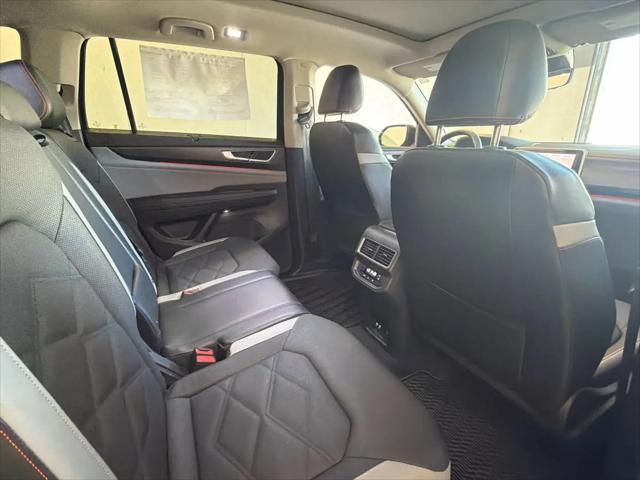 2024 Volkswagen Atlas 2.0T Peak Edition SEL
