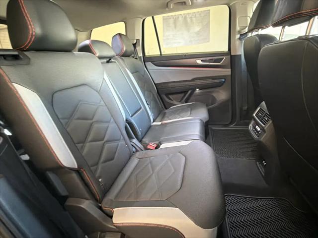 2024 Volkswagen Atlas 2.0T Peak Edition SEL