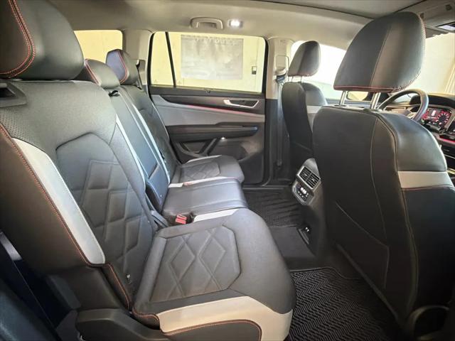 2024 Volkswagen Atlas 2.0T Peak Edition SEL