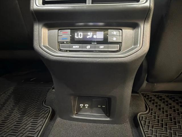 2024 Volkswagen Atlas 2.0T Peak Edition SEL