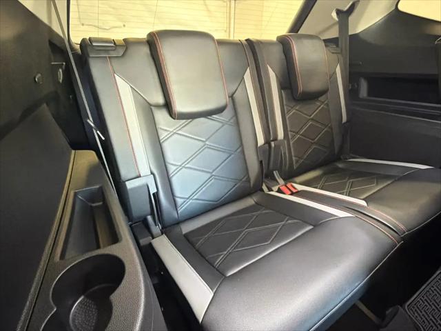 2024 Volkswagen Atlas 2.0T Peak Edition SEL