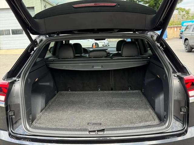 2022 Volkswagen Atlas Cross Sport 3.6L V6 SEL R-Line