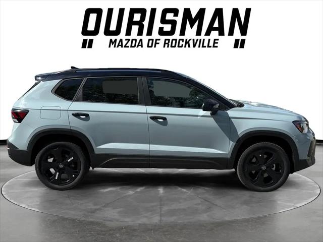 2026 Volkswagen Taos SE Black