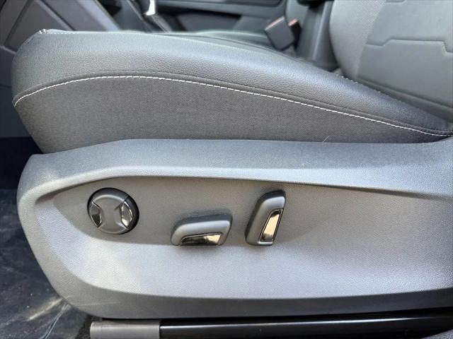 2026 Volkswagen Taos SE Black