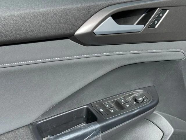 2026 Volkswagen Taos SE Black