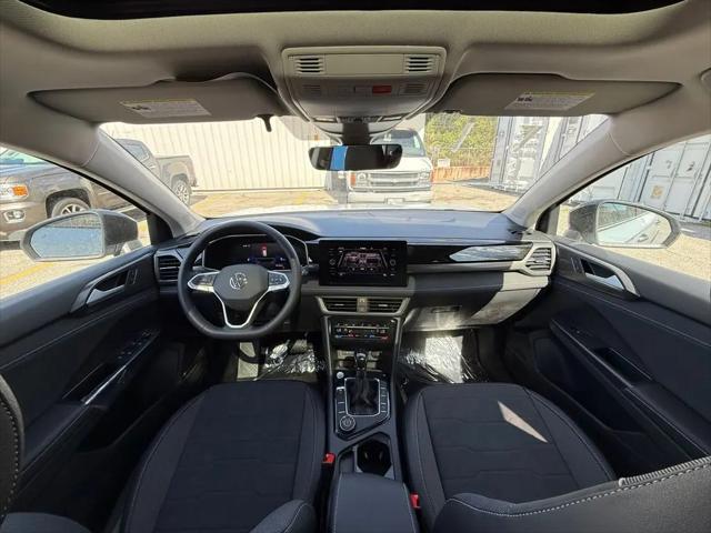 2026 Volkswagen Taos SE Black