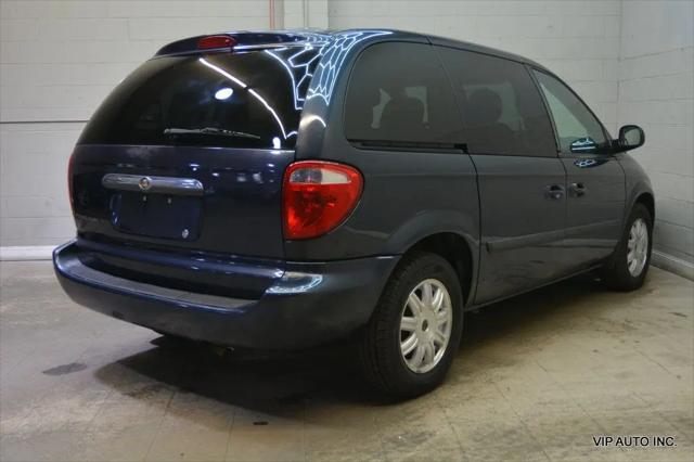 2006 Chrysler Town & Country Base