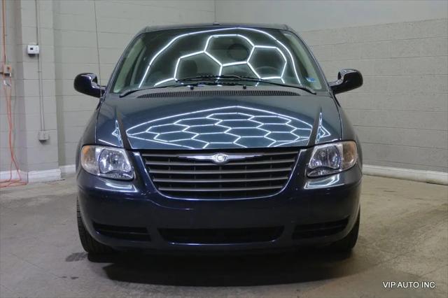 2006 Chrysler Town & Country Base