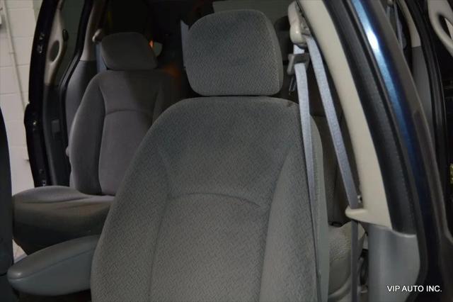2006 Chrysler Town & Country Base