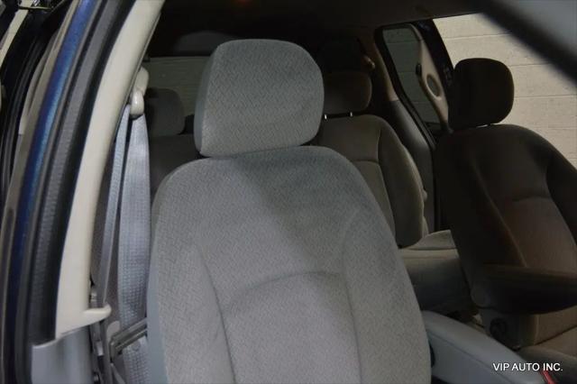 2006 Chrysler Town & Country Base
