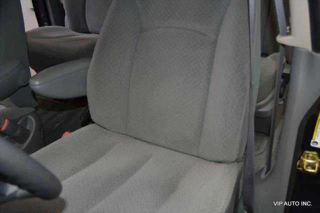 2006 Chrysler Town & Country Base