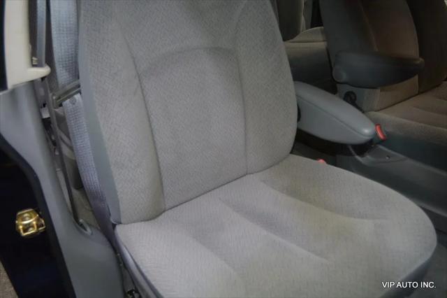 2006 Chrysler Town & Country Base