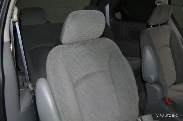 2006 Chrysler Town & Country Base