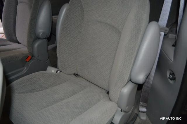 2006 Chrysler Town & Country Base