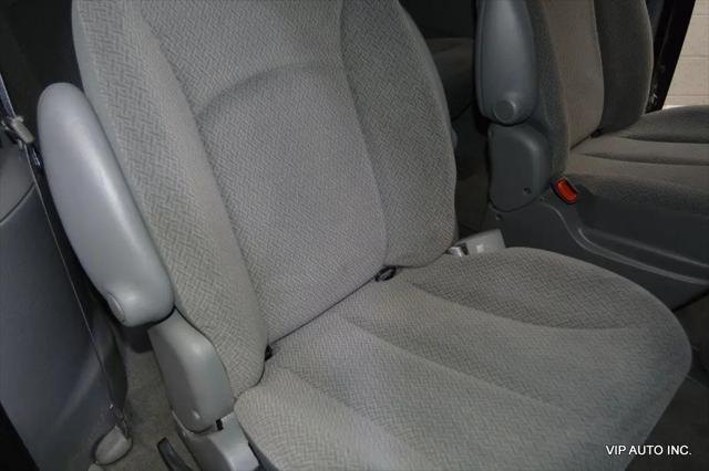 2006 Chrysler Town & Country Base