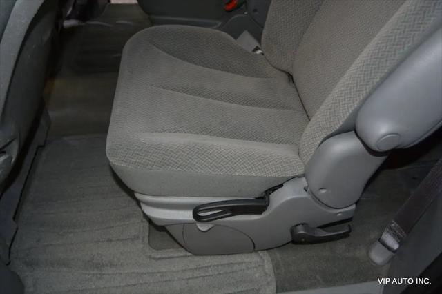 2006 Chrysler Town & Country Base