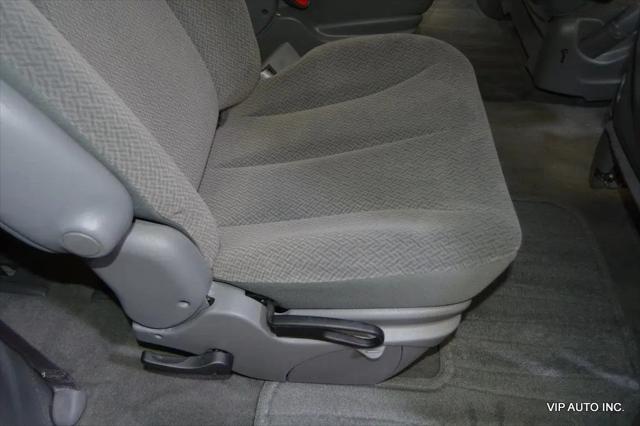2006 Chrysler Town & Country Base