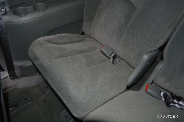 2006 Chrysler Town & Country Base