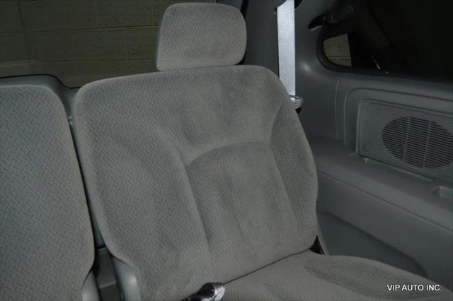 2006 Chrysler Town & Country Base