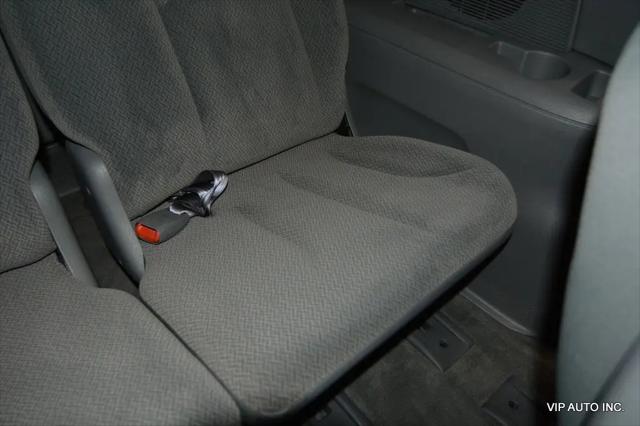2006 Chrysler Town & Country Base